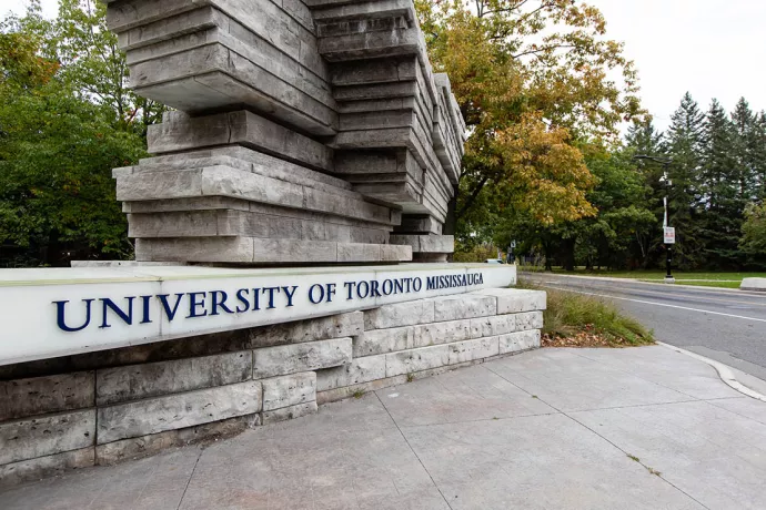 Stone entrance to UTM that reads University of Toronto Mississauga