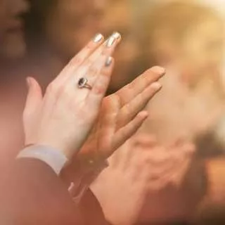 Image of hands clapping