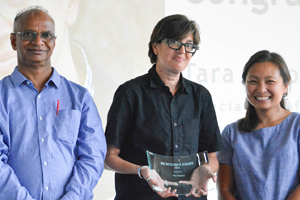 Tara Vinodrai with her IMI award presented by Shashi Kant and Soo Min Toh
