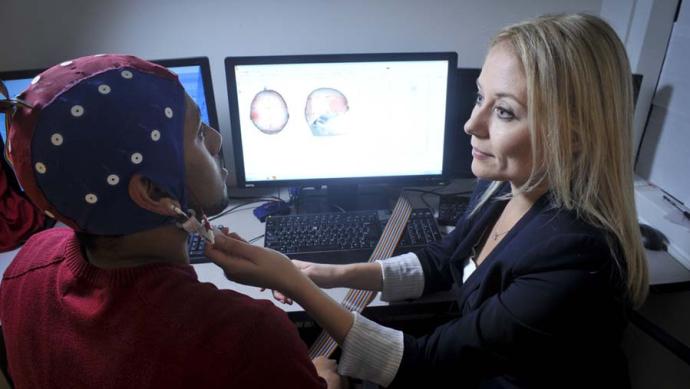 U of T Scarborough PhD candidate Rimma Teper conducts digital research in a psychology lab