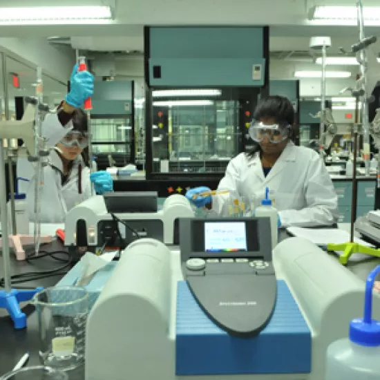Image of students working in new chemistry labs