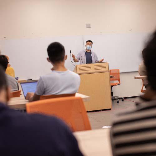 Roy Kwon teaching a class at the University of Toronto St. George campus