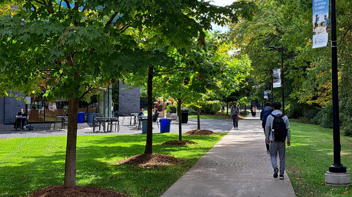 Photo of walkway beside the Instructional Building on the UTM campus